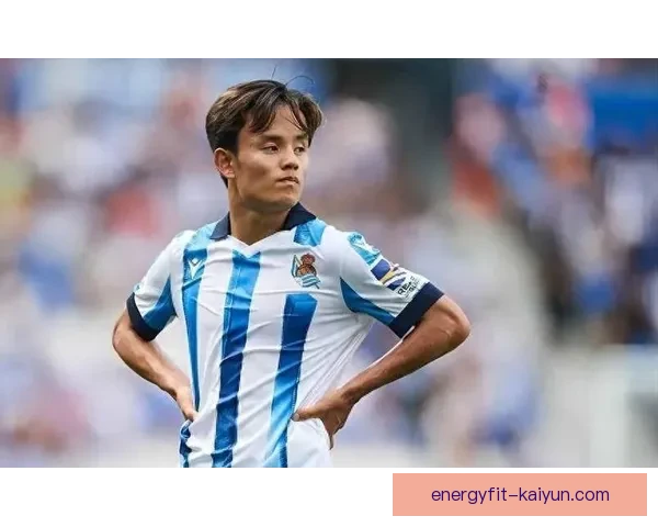 久保建英在巴萨拉玛西亚出道后持续提升，备受期待表现。